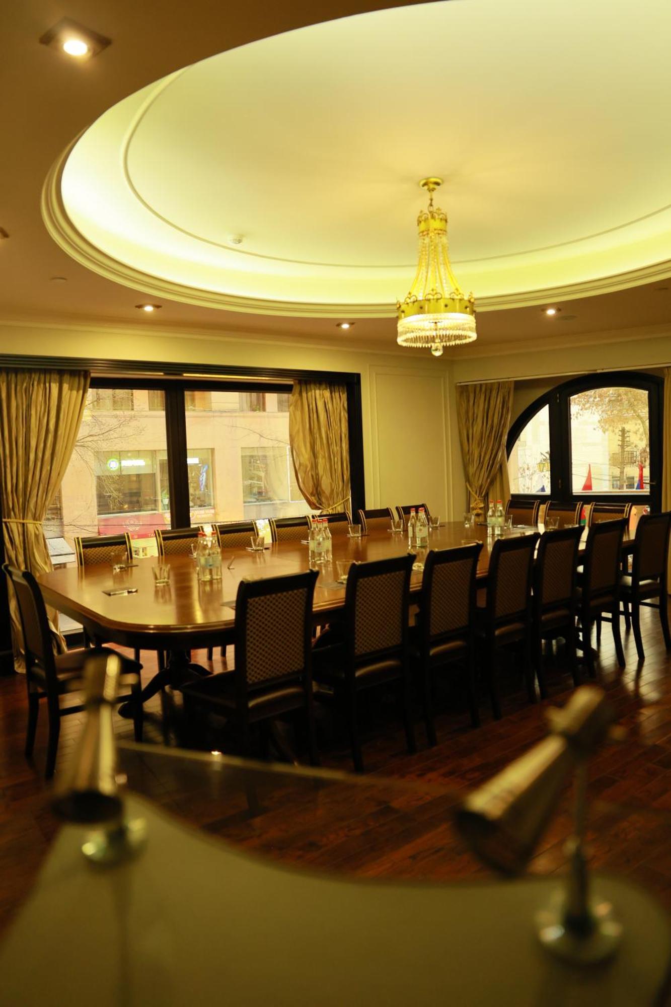 Golden Palace Hotel Yerevan Exterior foto