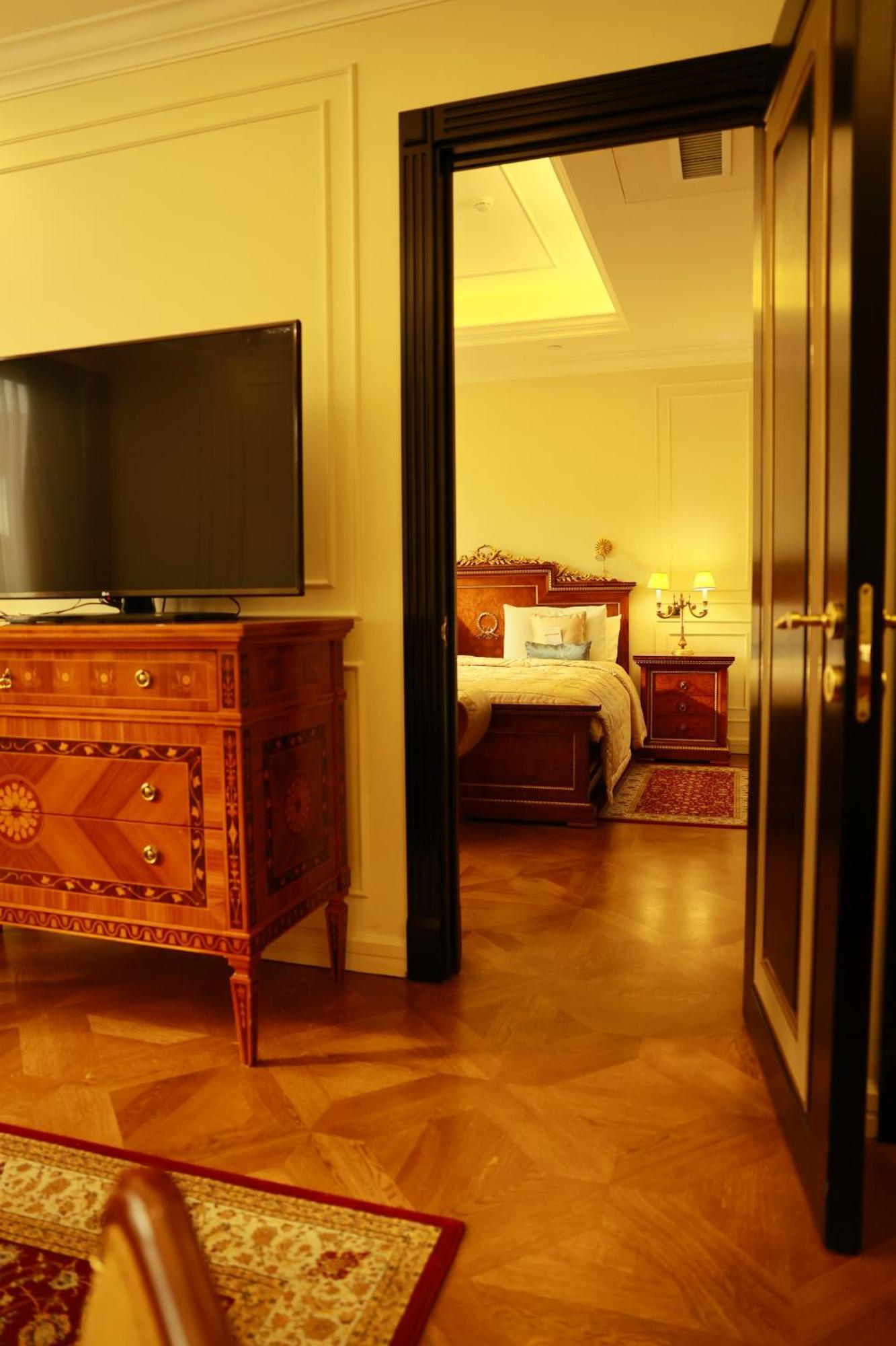 Golden Palace Hotel Yerevan Exterior foto