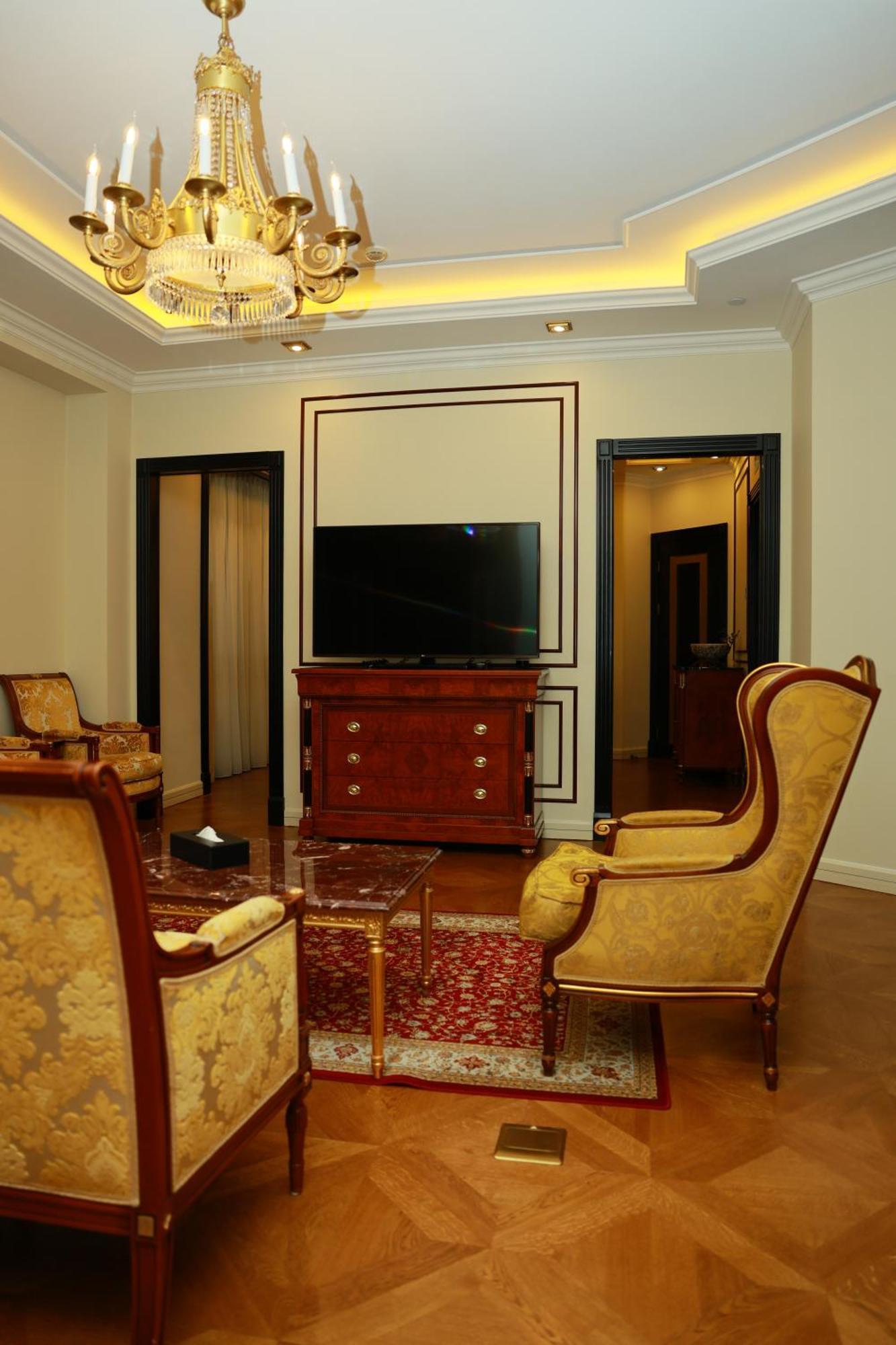 Golden Palace Hotel Yerevan Exterior foto