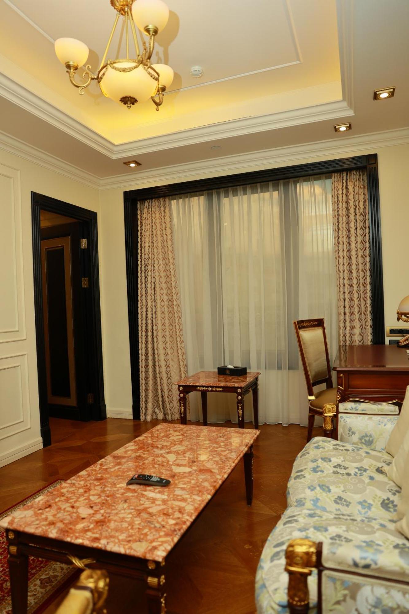 Golden Palace Hotel Yerevan Exterior foto