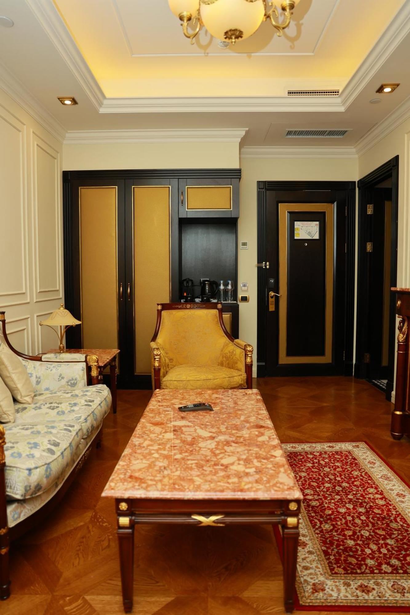 Golden Palace Hotel Yerevan Exterior foto