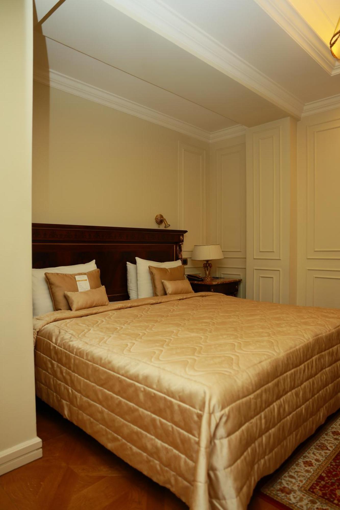 Golden Palace Hotel Yerevan Exterior foto